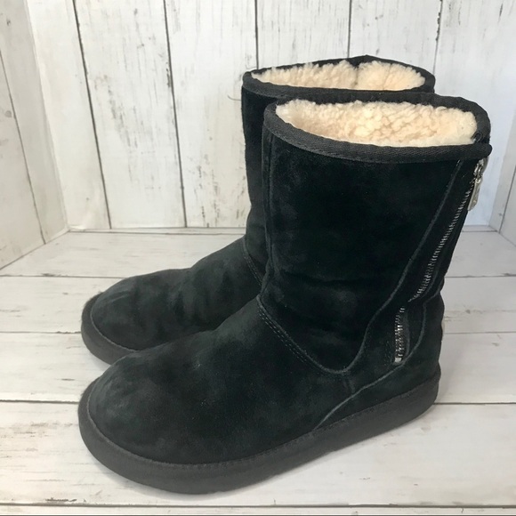 UGG Black Wayfaire Short Boot - Picture 1 of 16